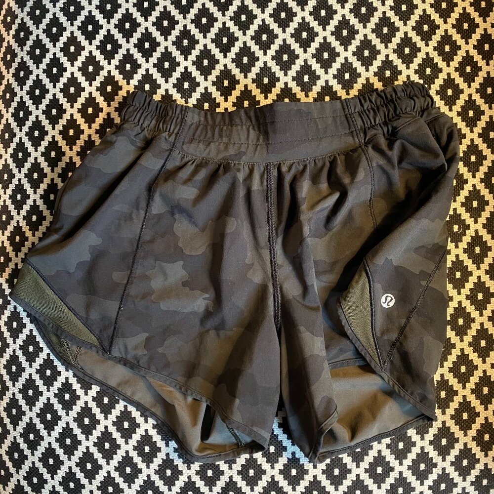 Lululemon's Hotty Hot Low-Rise Lined Short 2.5" - Camo Green/Black